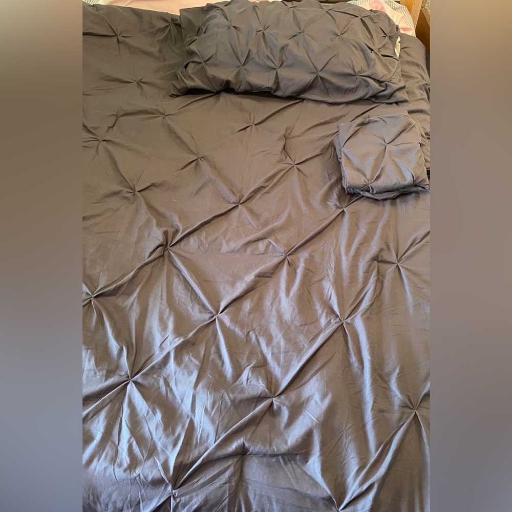 Elegant Gray Bedding Set.  ~ pin tuck - Picture 6 of 8